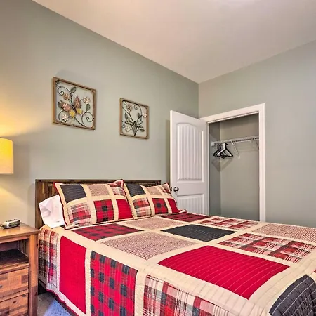 Family Home W/ Views ~ 5 Mi To Downtown Asheville!-2